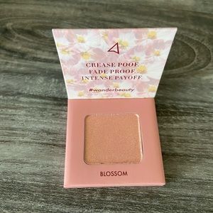 Wander beauty wanderess eyeshadow blossom